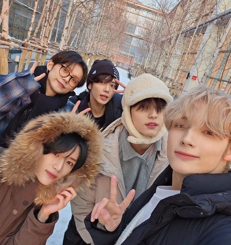 🦊 Jay🪷 (@foxynbunny) / X Daegu, Ansan, Moa Collection, Grown Man, Running Man, Blue Springs, Twitter Update, Foto Instagram, Group Photos