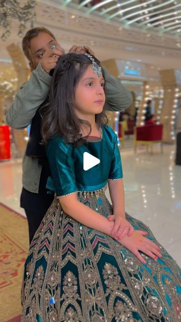 Kashee's Beauty Parlour on Instagram Kids Hairstyle For Wedding, Kids Party Hairstyles, Party Hairstyles For Kids, Kashees Hairstyle, Party Wear For Kids, Ladies Frock Design, Birthday Hairstyle, Kids Party Dress, Hair Styles For Girls