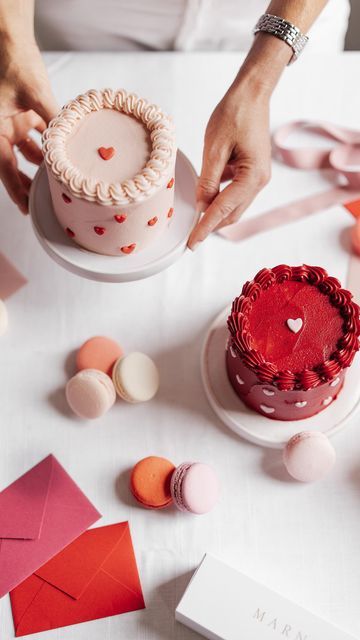 Love You Cake Ideas, Home Bakery Instagram Bio, Valentin Cakes Ideas, Mini Cute Cake, Personal Size Cake, Valentine Cake Decorating Ideas, Mini Cake Photoshoot, Valentines Cake Photoshoot, Valentine Cake Photography