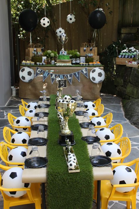 Football Themed Bday Party, Soccer Birthday Themes, Outdoor Soccer Party Ideas, 9 Birthday Party Ideas Boy, Fifa Themed Birthday Party, Soccer Team Party Ideas, First Birthday Soccer Theme, World Cup Theme Party, Soccer Theme First Birthday