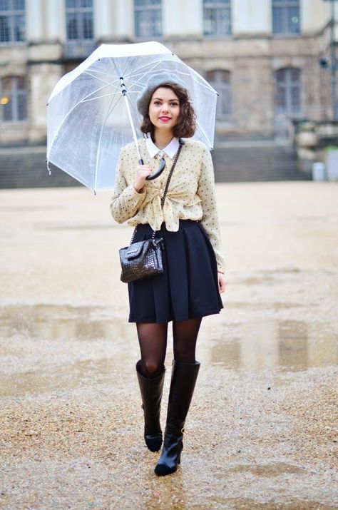 Style Crush: Juliette Ingenue Style, Outfit Rain, Liquid Sunshine, A Clothes Horse, Net Tights, Rain Outfit, Music Events, Moda Retro, Retro Girls