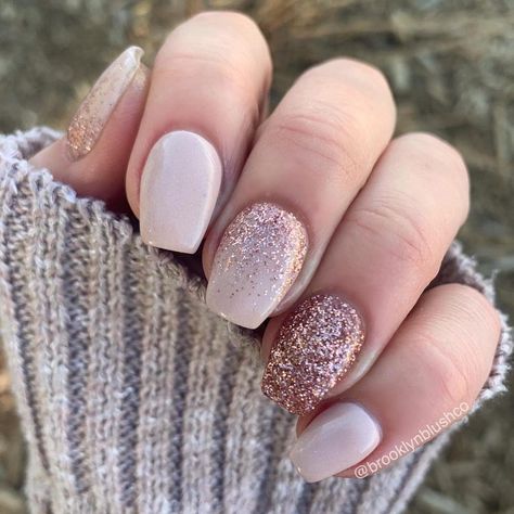 Rose Gold Powder Dip Nails, Short Nails Rose Gold, Dusty Rose Nails Wedding, Cute Nails Dip Powder, January Dip Nails Ideas, Fall Bridesmaid Nails, Uñas Dip Powder, Neutral Dip Powder Nails, Rose Gold Nail Ideas