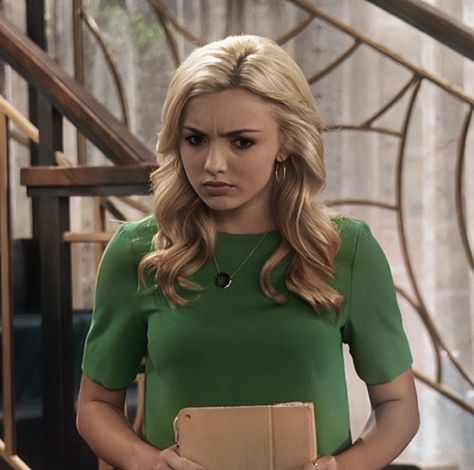 emma ross Hey Jessie, Tory Nichols, Emma Ross, How To Have Style, Character Inspired Outfits, Teenage Girl Outfit, Peyton List, Pretty Celebrities, Classic Women