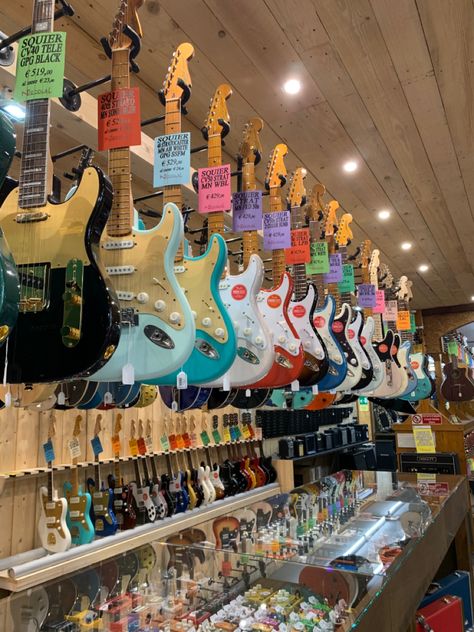 Electric Guitar Collection, Electricity Aesthetic, Music Astronaut, Electric Guitar Lessons, Skateboard Aesthetic, Types Of Guitar, Rockstar Aesthetic, Guitar Store, Guitar Obsession