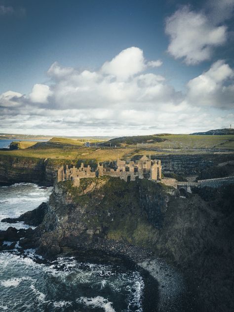 Essential Tips When You Travel to Ireland | L'Essenziale Ireland Travel, Northern Ireland, Game Of Thrones Locations, Ireland Pictures, Ireland Road Trip, Dark Hedges, Visit Ireland, American Travel, Magical Places