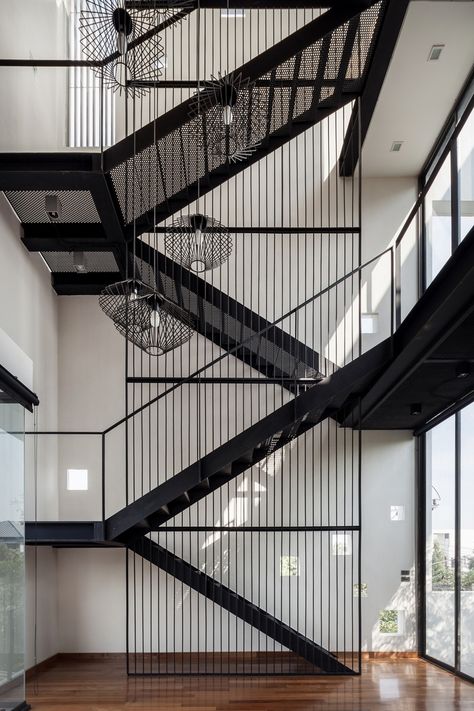 Gallery of Aperture House / Stu/D/O - 5 Stairway Lighting Ideas, Stairway Lighting, Escalier Design, Exterior Stairs, Metal Stairs, Steel Stairs, Stair Handrail, Lan Can, Modern Stairs
