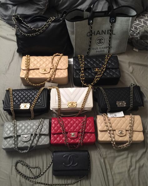 One Big Happy Family: Check Out Our PurseForum Members’ Epic Chanel Family Bag Portraits Lv Bags, Tas Vintage, Family Bag, Tas Gucci, Sac Louis Vuitton, Tas Chanel, Sacs Design, Produk Apple, Fall Handbags