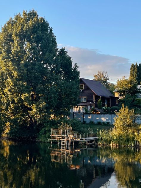 House by the lake Nature, Lakeside Summer Aesthetic, Summer Lake Cabin Aesthetic, Canadian Lake House, House By The Lake Aesthetic, Minnesota Aesthetic Summer, Country Lake Aesthetic, Michigan Lake House Aesthetic, Great Lakes Aesthetic