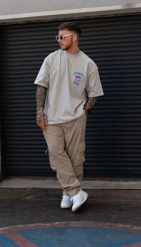 Men's streetwear spring 2024: A vintage twist 16 ideas - mens-club.online Men's Summer Outfits, Outfits Hombre Casual, Oversized Outfit Men, Outfit Hombre Casual, Mens Outfits Streetwear, Summer Outfits For Men, Men Streetwear Outfits, Heavy Layers, Cargo Pants Outfit Men