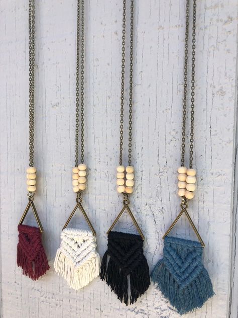 Fimo, Diy Macrame Necklace Tutorial, Diy Macrame Necklace, Diy Macrame Earrings, Anting Manik, Collar Macrame, Macrame Colar, Boho Jewelry Diy, Macrame Wall Hanger