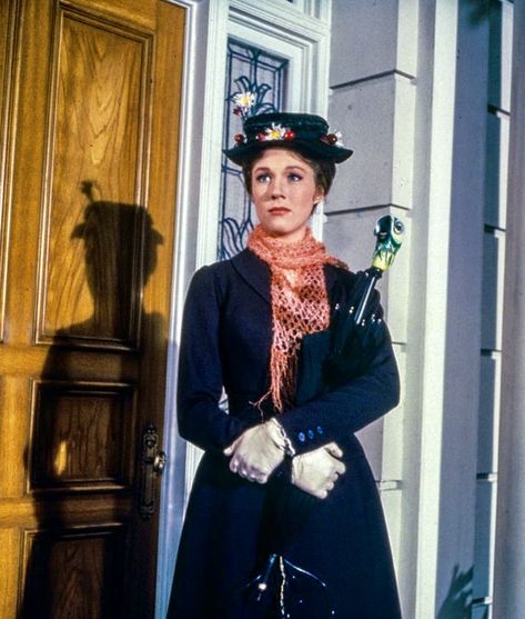 Mary Poppins Julie Andrews, Mary Poppins Costume Women, Mary Poppins Outfits, Mary Poppins Cosplay, Marry Poppins Outfits, Mary Poppins Inspired Outfits, British Costume Ideas, Mary Poppins Hair, Mary Poppins Aesthetic