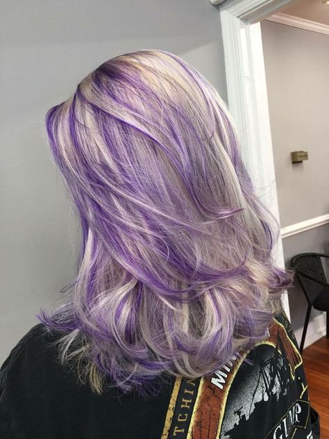 Ash blond and purple hair Blond And Purple Hair, Purple Blonde Hair, Blonde Inspiration, Hair Pic, Ash Blond, Purple Hair Highlights, Kadeřnické Trendy, Vlasové Trendy, Hair Color Streaks