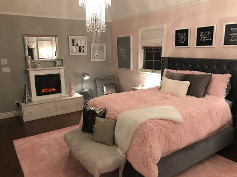 Soft Pink And Gray Bedroom Ideas, Pink N White Room Ideas, Pink White And Black Room Ideas, Light Pink And Grey Room Ideas, Bedroom Decor Pink And Black, Pink Black Silver Bedroom, Pink And Black Bedroom Ideas For Adults, Bedroom Decor For Black Women, Grown Room Ideas