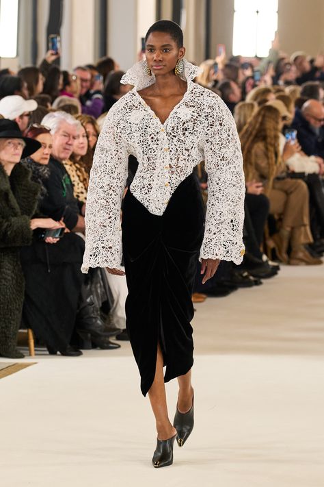 Couture, Haute Couture, Schiaparelli Spring 2023, Extravagant Clothes, Spring 2023 Couture, 2023 Couture, Spring Couture, Couture Designers, Couture Week