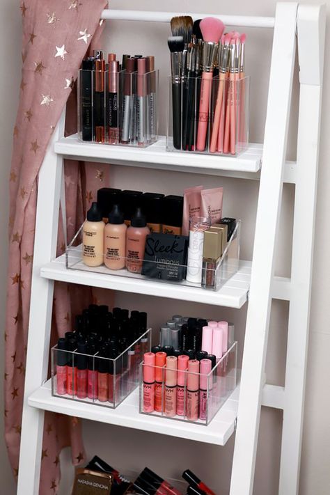 Cosmetic Room Ideas, Make Organizer, Glam Beauty Room, Makeup Bord, Makeup Organizer Ideas, Makeup Storage Ideas, Clear Acrylic Makeup Organizer, Makeup Collection Storage, Rangement Makeup