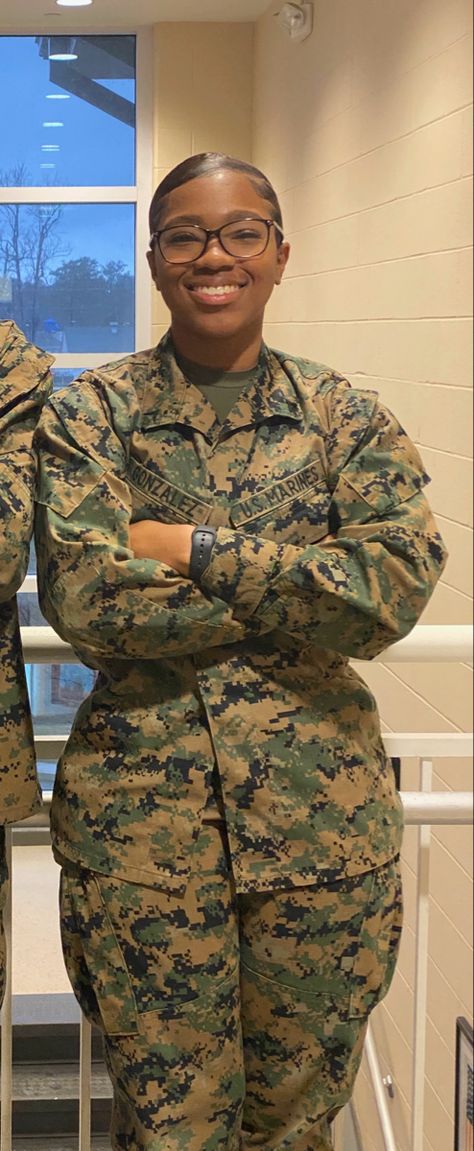 #marine #usmc #military #blackgirl #erica #gonzalez #aesthetic Female Military Picture, Military Woman Pictures, Female Marine Aesthetic, Army Women Female Marines, Jrotc Aesthetic, Marines Aesthetic, Marine Corps Women, Us Army Women, Marine Women