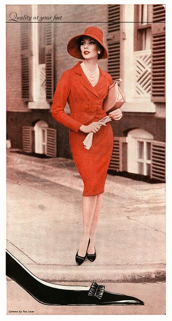 A Woman Can Never Have Too Many Shoes -amen! Suit With Pearls, Istoria Modei, Fashion 1950, Mode Retro, Vintage Suit, Woman In Red, 1960's Fashion, Fifties Fashion, Moda Retro