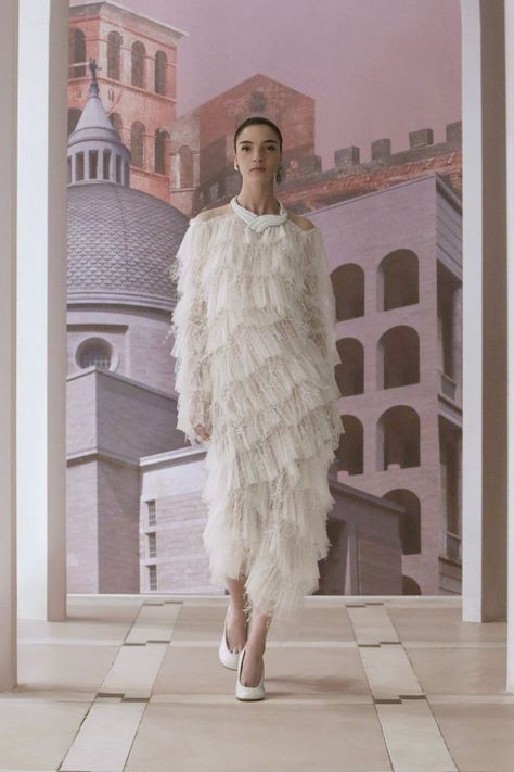 Fendi COUTURE FALL-WINTER 2021-2022,FASHION Haute Couture, Couture, Elie Saab Couture, Fendi Haute Couture, Fendi Couture, Giambattista Valli Couture, Fall Couture, Amber Valletta, Fashion Calendar