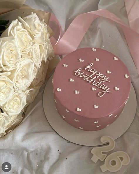 23 Birthday Cake Minimalist, 2024 Cakes Design, Aesthetic Bday Cakes Pink, Simplistic Cake Designs, 8 Inch Birthday Cake Ideas, Mini Cake Inspiration, Small Aesthetic Cakes, Simple Pretty Birthday Cakes, Red And White Cake Design Birthday