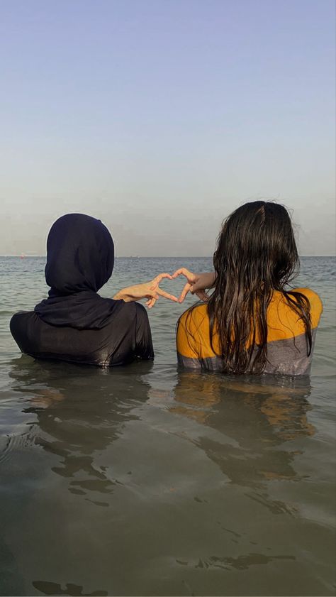 Jus waves and her… #aesthetic #swimming #hijabi #bsf #besties #heart Swimming With Bestie, Swimming Aesthetic Couple, Hijabi Summer Aesthetic, Swimming Pool Aesthetic, Swimming With Friends, Aesthetic Swimming, Pool Pics, Swimming Pool Pictures, Swimming Pictures