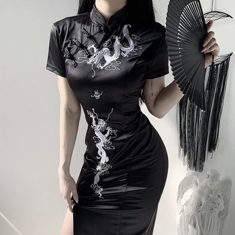 Black dragon dress Qipao Outfit, Qi Pao Dress, Long Dragon, Moda China, Qi Pao, Fancy Short Dresses, Chinese Style Dress, Egirl Outfits, Dark Dress