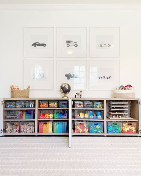 Give your playroom a refresh by clearing out the old and keeping the new organized in a way that just makes sense. Various baskets keeps the guesswork out of finding toys and gives each item a home that isn't the floor! Organisation, Big Playroom, Creative Playroom, Organized Playroom, Toy Room Storage, Kids Playroom Storage, Playroom Organization Ideas, Loft Playroom, Toy Room Organization