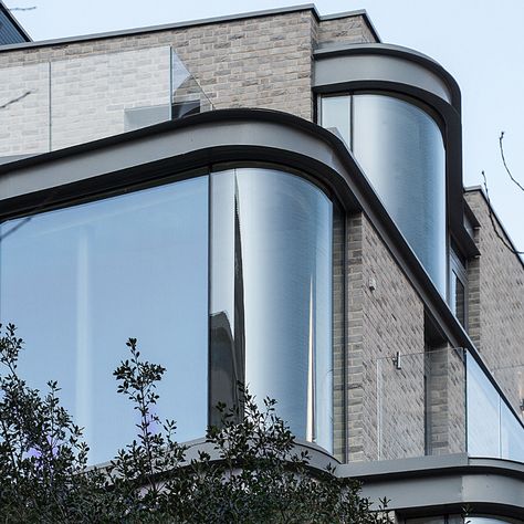 These #curvedwindows were designed in the style of #modernbaywindows which extended out from the building to provide each apartment with a large space to view the surrounding landscape. You can read more about window glazing systems here > Curved Glass Window, Curved Glass Facade, London Apartment Building, Curved Building, Black Building, Window Architecture, Australia House, Window Glazing, Facade Architecture Design