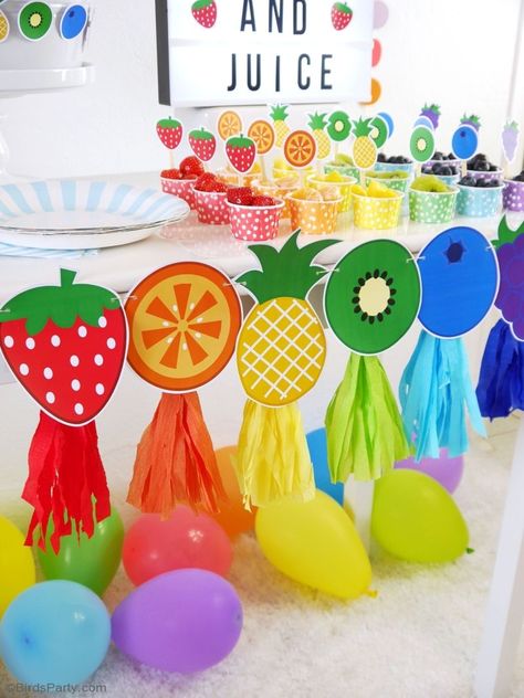 Drinks Station, Tutti Frutti Birthday Party, Summer Activities For Toddlers, Fruit Birthday Party, Fruits Decoration, Fruit Crafts, Hanging Craft Ideas, Wall Hanging Craft Ideas, Fruit Birthday