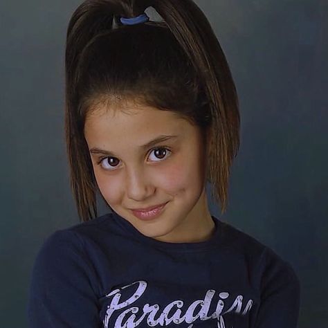 katie on Twitter: "a thread of ariana grande, but she gets older as you keep scrolling… " Christina Aguilera, Justin Timberlake, Ariana Grande Without Makeup, Ariana Grande Ponytail, Ariana Grande Baby, Ariana Grande Makeup, Arianna Grande, Celebrity Look Alike, Childhood Photos