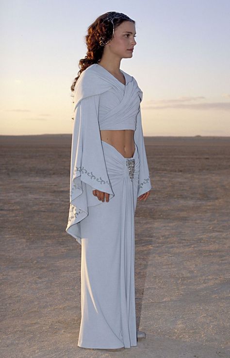 Padmé Amidala's wardrobe - Wookieepedia - Wikia Princess Padme, Padme Outfits, Padme Costume, Natalie Portman Star Wars, Midriff Dress, Star Wars Padme Amidala, Royal Outfit, Star Wars Padme, Star Wars Fashion