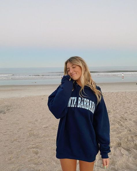 Beachy Outfits Aesthetic, Natalie Zacek, Natalie Downey, Beachy Outfit, Beach Instagram Pictures, Beach Sweatshirt, House Clothes, Basic Fits, Summer Photos