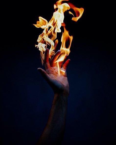 fire fingers Fire Character Aesthetic, Fire Magic Aesthetic, Anger Aesthetics, Hand On Fire, Fire Eyes, Yennefer Of Vengerberg, Magic Aesthetic, Fire Powers, Red Queen