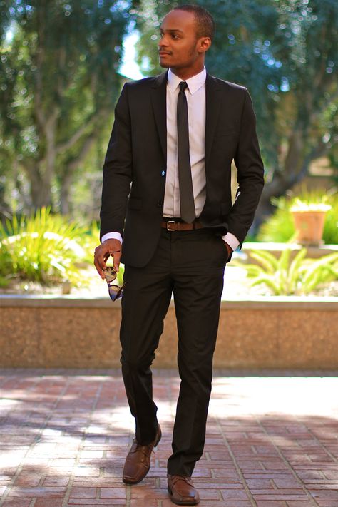 Black suit, brown shoes, black skinny tie Black Suit Brown Shoes, Tie Outfits Men, Brown Shoes Outfit, Black Shoes Outfit, Full Black Outfit, Brown Boots Outfit, Tie Outfits, Neon Prom Dresses, Suit Brown