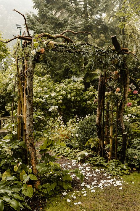 Forest Outdoor Wedding, Fantasy Forest Wedding Aesthetic, Natural Wedding Alter, Wedding Venue Ideas Outdoor Forest, Whimsical Wedding Forest, Fairy Woodsy Wedding, Wedding In Redwood Forest, Nature Wedding Ideas Decor, Enchanted Forest Wedding Dress Bridesmaid