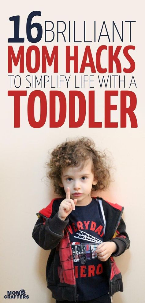 16 genius mom hacks to simplify life with a toddler -these brilliant parenting hacks are perfect for parenting toddlers and preschoolers, with some parenting tips for babies too! Mom Hacks Toddlers, Toddler Hacks, Mommy Hacks, Simplify Life, Tantrums Toddler, Toddler Discipline, Mom Life Hacks, Confidence Kids, Smart Parenting