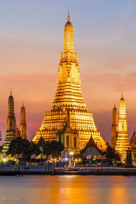 Wat Arun temple Great pagoda sunset, Bangkok. Read the post in the link for many images and tips! Follow Shootplanet for daily travel images around the globe. Fine art prints for sale, secure payment. https://shootplanet.com/#travelling #travel #photographylovers #travelblog #globetrotter #travelphoto #travels #landscapelovers #shootplanet #travelblogger #travelpics #travellife #traveladdict #lonelyplanet #asia #thailand Wat Arun Photography, Bangkok Temples, Thailand Temples, Wat Arun Bangkok, Wat Arun Temple, Thailand Culture, Thai Land, Bangkok Thailand Travel, Street Food Thailand