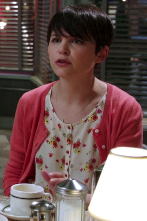 𝐺𝑖𝑛𝑛𝑖𝑓𝑒𝑟 𝐺𝑜𝑜𝑑𝑤𝑖𝑛 as Mary Margaret Blanchard in the 2011 episode of the television series 𝑂𝑛𝑐𝑒 𝑈𝑝𝑜𝑛 𝑎 𝑇𝑖𝑚𝑒 entitled 𝑆𝑛𝑜�𝑤 𝐹𝑎𝑙𝑙𝑠.

#SnowFalls #OnceUponaTime #GinniferGoodwin Capsule Wardrobe, Tes, Once Upon A Time, Mary Margaret Blanchard, Business Wardrobe, Snow Falls, Mary Margaret, Ginnifer Goodwin, Movie Costumes