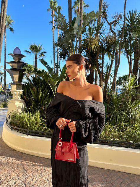 Bordeaux, Jacquemus Le Ciuciu Outfit, Jacquemus Outfit Aesthetic, Red Mini Bag Outfit, Red Jacquemus Bag, Jacquemus Aesthetic Outfits, Black Dress Red Lipstick Outfits, Jacquemus Red Bag, Black Jacquemus Bag Outfit