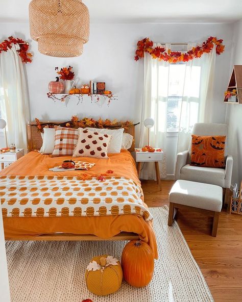 Fall Room Aesthetic, Holiday Room Decor, Autumn Room, Halloween Bedroom Decor, Fall Room Decor, Fall Bedroom Decor, Halloween Bedroom, Holiday Room, Halloween Room Decor