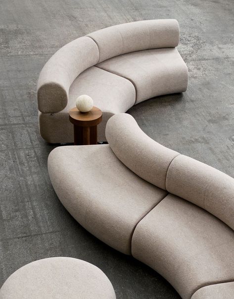 Organic Seating Design, Organic Sofa Design, Brainstorming Room, Organic Seating, Organic Chair, Organic Sofa, Reception Sofa, Nyc Interior Design, Curved Furniture