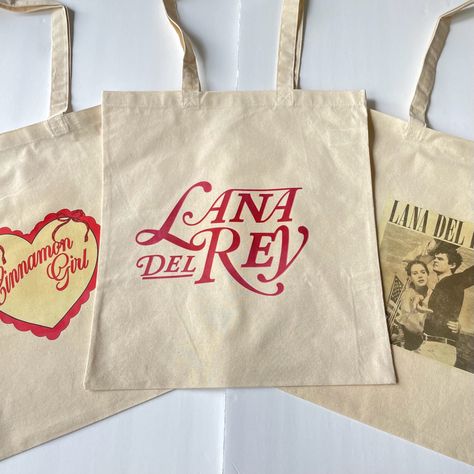 lana del rey coquette tote bag aesthetic merch poster Lana Del Rey Shirt Print, Lana Del Rey Merch Shirts, Lana Del Rey Shirt Design, Lana Del Rey Tote Bag, Customized Tote Bags, Lipstick Necklace, Lana Del Rey Poster, Lana Del Rey Merch, Y2k Tote Bag