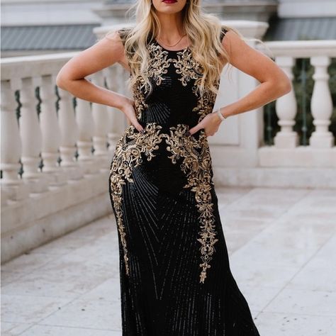 Baltic Born Azura Gown Size Small Gold Formal Dress Long, Gold Gala Dress, Gown Black And Gold, Gold Dress Formal, Black And Gold Gown, Curves Design, 34c Size, Masquerade Ball Gowns, Gold Formal Dress