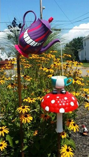 Alice in Wonderland Garden Ideas Outdoor Alice In Wonderland Decor, Alice In Wonderland Hoco Float, Alice In Wonderland Themed Kitchen, Alice In Wonderland Kitchen Theme, Alice And Wonderland Garden Ideas, Alice In Wonderland Yard, Wonderland Garden Ideas, Alice In Wonderland Garden Ideas, Alice In Wonderland Tea Pot