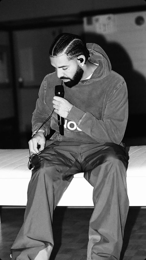Drake 2023, Drake Rapper, Chris Brown Outfits, Drakes Album, Drake Photos, Drizzy Drake, Drake Wallpapers, Drake Drizzy, Drake Graham