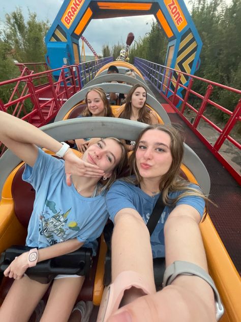 Europa Park, Disney Photo Ideas, Shotting Photo, Poses Photo, Best Friends Shoot, Cute Friend Photos, Disney Photos, Summer Goals, Summer Plans