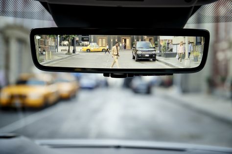 The 2020 Range Rover Evoque Has the Coolest Rear View Mirror Ever Backup Camera, Car Vanity Mirror, 2020 Range Rover, Rustic Vanity, Living In Mexico, Vanity Decor, Range Rover Evoque, Car Images, Car Rear View Mirror