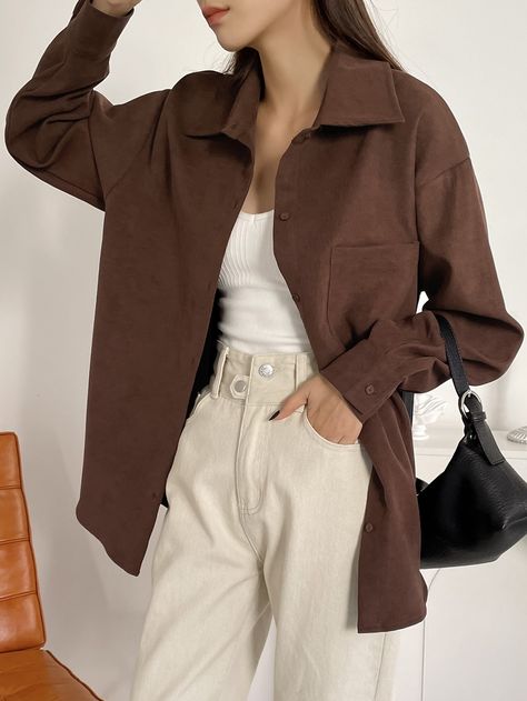 Brown Loose Shirt Outfit, Brown Button Shirt Outfit, Styling Brown Shirt, Brown Basic Outfit, Brown Outfit For Summer, Aesthetic Business Woman Outfit, Shirt Tshirt Outfit Women, Brown Shirt Styling, Brown Outfits For Women Classy