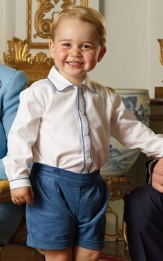 Prince George Outfits, Prince George Clothes, Herzogin Von Cambridge, Prince William Family, Prince George Alexander Louis, George Alexander Louis, Reine Elizabeth Ii, Reine Elizabeth, Royal Family England