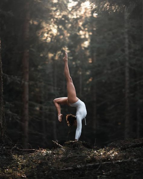 Yoga Poses, Photography, Yoga, Yoga Poses Pictures, Yoga Handstand, Yoga Pictures, Handstand, Calisthenics, Vision Board