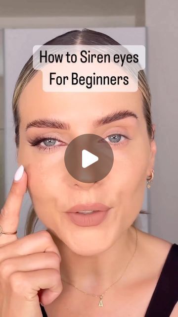 Elegant Green Eye Makeup, Beginner Cat Eye, Cat Eye With Eyeshadow Tutorial, Natural Makeup Cat Eye, How To Do Eyeliner Cat Eye, Blue Eyes Everyday Makeup, Glass Look Makeup, Cat Eye Simple Makeup, Eye Makeup For Light Skin